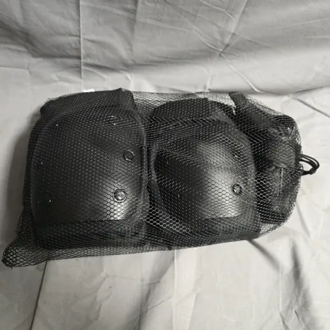 BOXED BLAWNOX UPHOPROTECTIVE PADDING SET IN MESH BAG