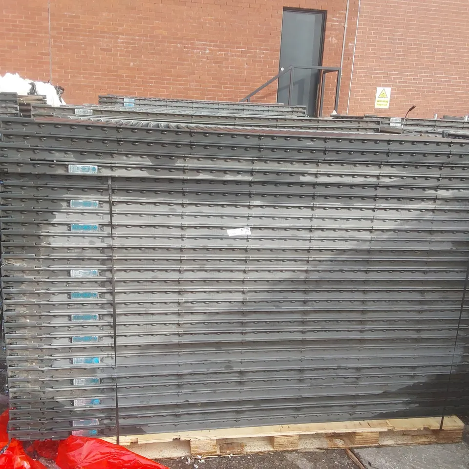 PALLET CONTAINING A LARGE QUANTITY OF SOLAR PANELS 