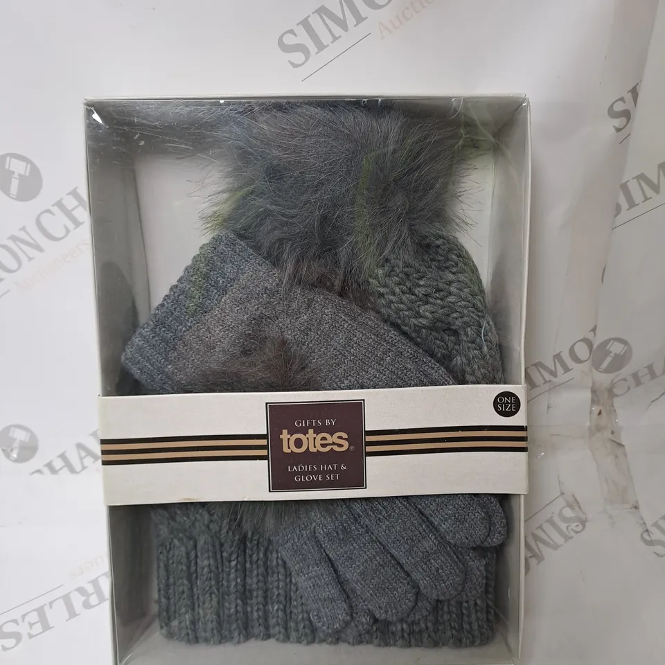 TOTES GREY HAT SCARF AND GLOVE SET