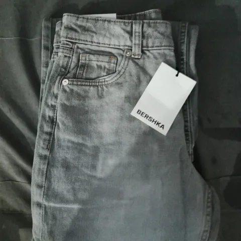 BERSHKA BAGGY JEANS IN LIGHT BLUE SIZE UK 04