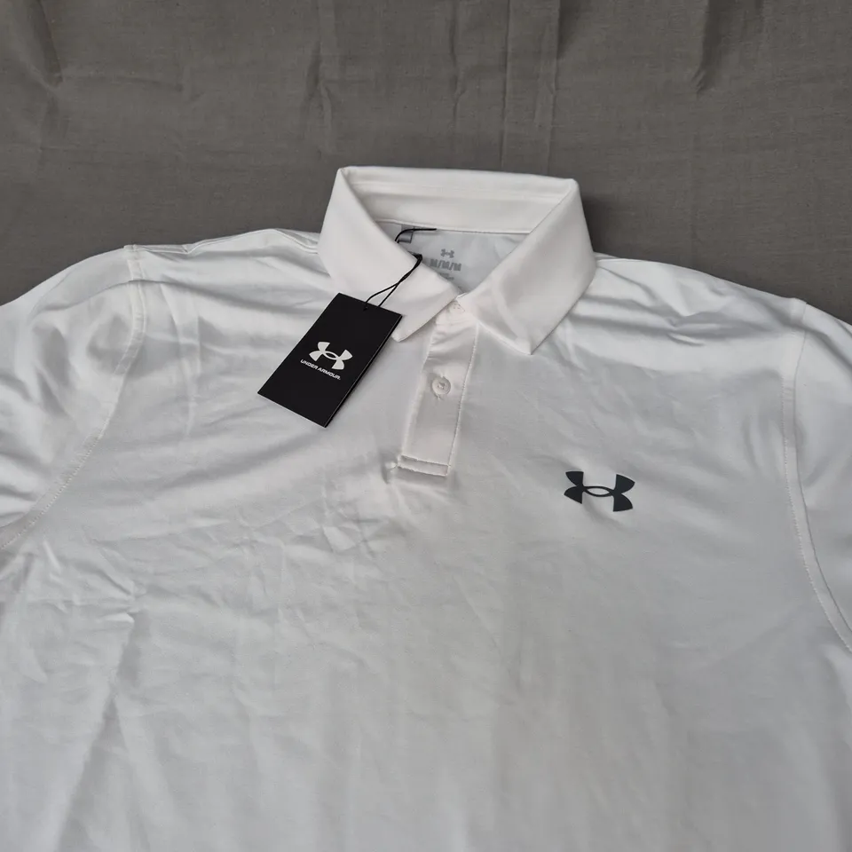 UNDER ARMOUR GOLFING POLO SHIRT - SIZE M