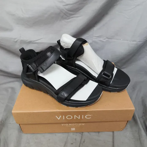 BOXED PAIR OF VIONIC WALK MAX SANDALS IN BLACK SIZE 4