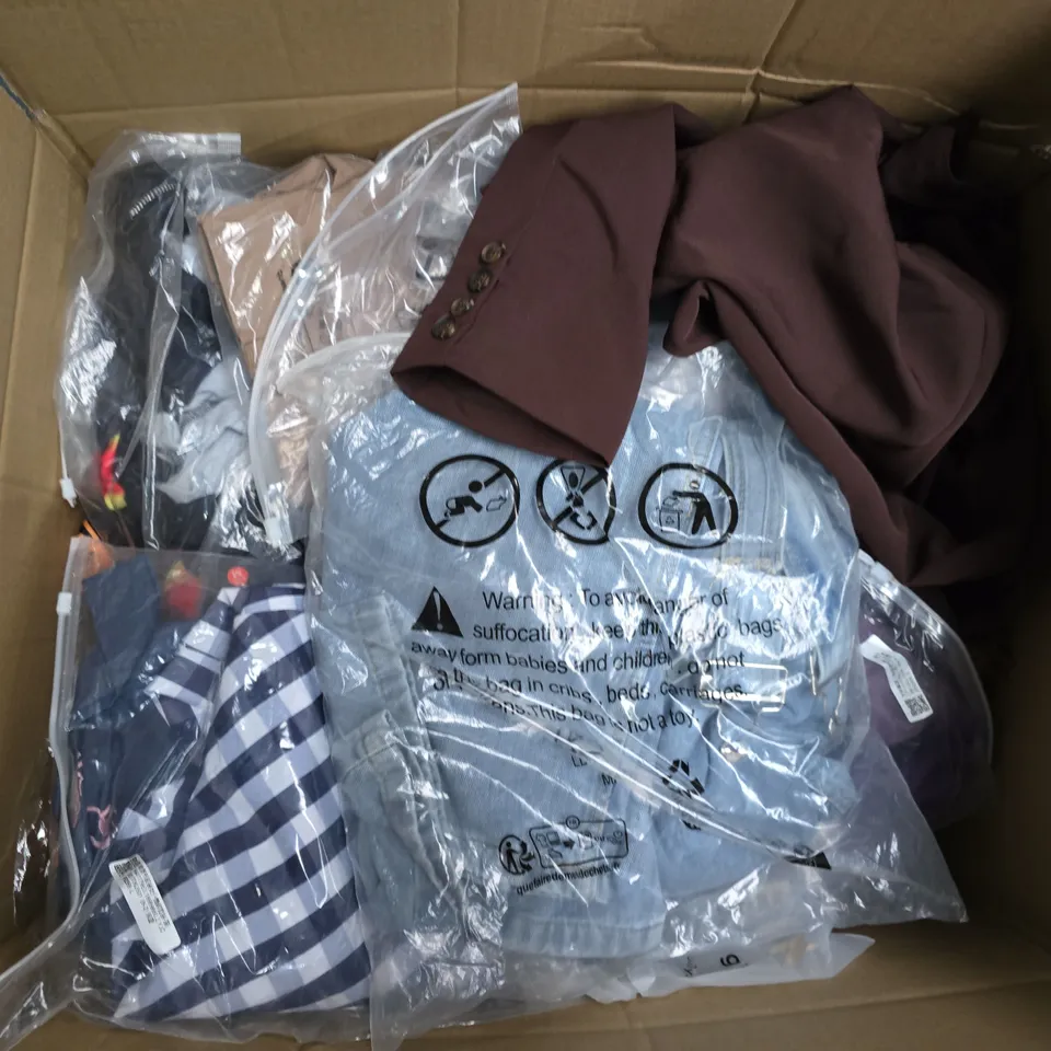 APPROXIMATELY 35 ASSORTED CLOTHING ITEMS IN VARIOUS SIZES, STYLES & COLOURS TO INCLUDE JEANS, TOPS, JACKET, ETC - COLLECTION ONLY