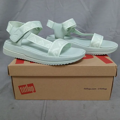 BOXED PAIR OF FITFLOP SURFF WEBBING BACK-STRAP SANDALS IN SAGEBRUSH SIZE UK 7