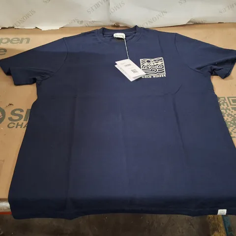 BOX CONTAINING APPROXIMATELY 23 BRASS MONKEY MEN'S NAVY COLD DIPPER T-SHIRT – SIZE L (UK)