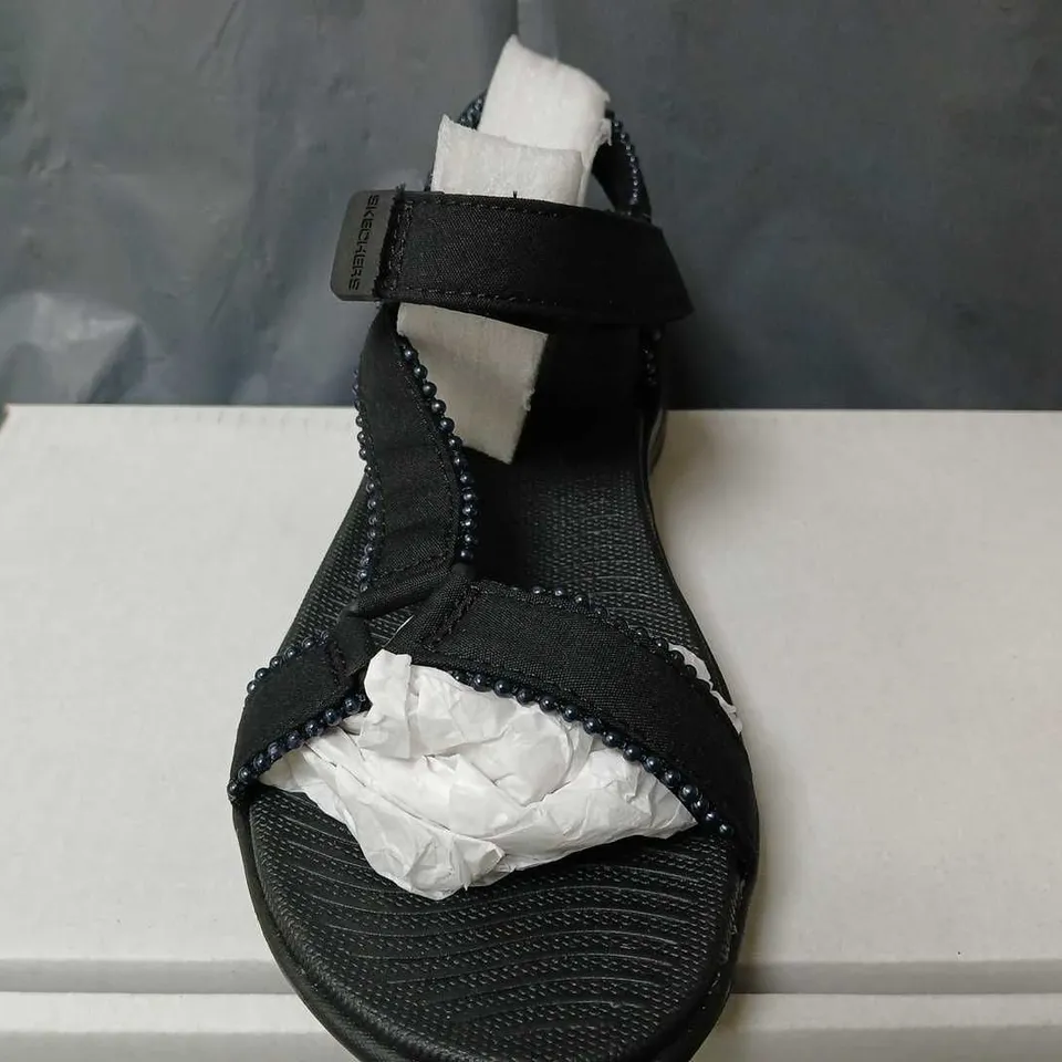 SKECHERS FLEX SANDALS IN BLACK - SIZE 4