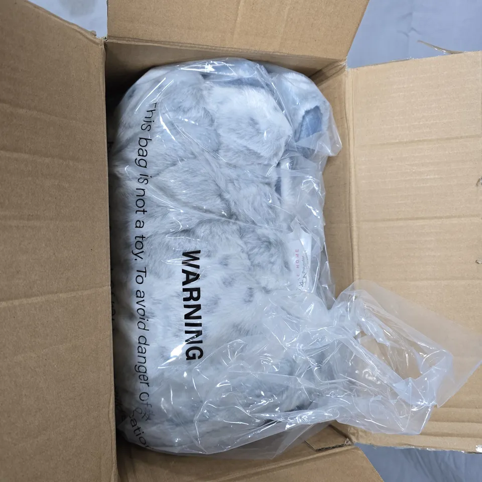 COZEE HOME PRINT FAUX FUR AND VELETSOFT THROW