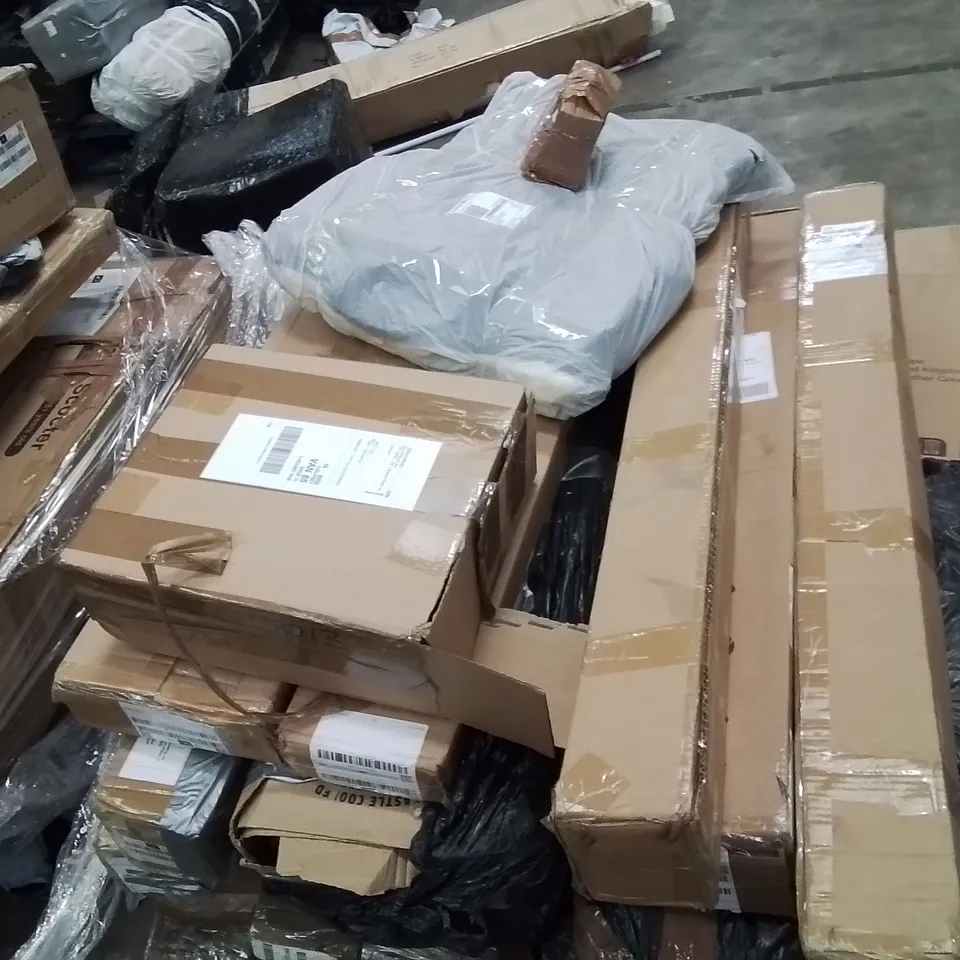PALLET CONTAINING VARIOUS ASSORTED BOXED HOUSEHOLD RETURNS/ELECTRICAL/GARDEN ITEMS TO INCLUDE: GAZEBO, LUGGAGE CASE, BED PARTS ETC. 