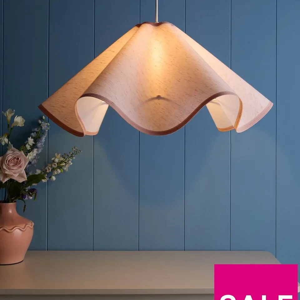 PALE PINK SCALLOPED LAMPSHADE