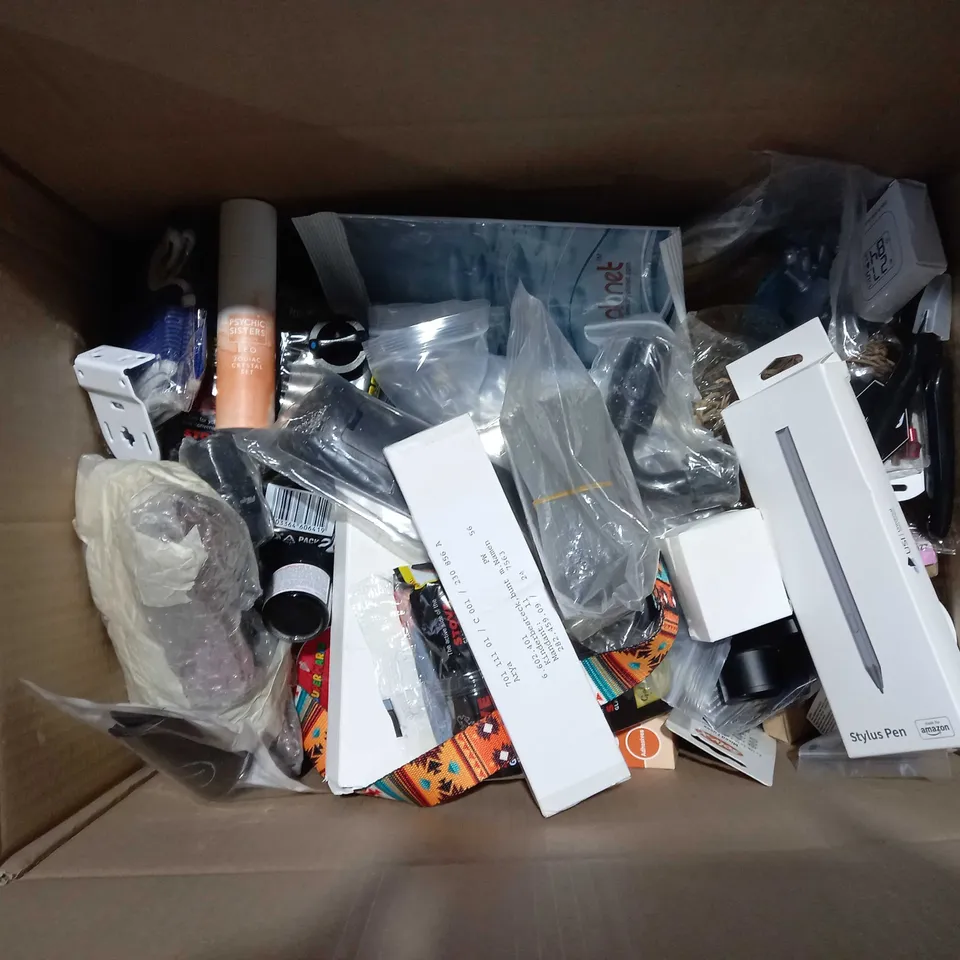 APPROXIMATELY 30 ASSORTED HOUSEHOLD ITEMS TO INCLUDE WIRE CUTTERS, MINI GLUE GUN, TV REMOTES, ETC