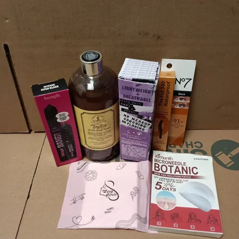 APPROXIMATELY 15 ASSORTED HEALTH & BEAUTY PRODUCTS TO INCLUDE UD ALL NIGHTER MAKEUP SETTING SPRAY, N07 CURVED BRISTLE BRUSH, TAYLOR OF OLD BOND STREET SHOWER GEL, ETC - COLLECTION ONLY