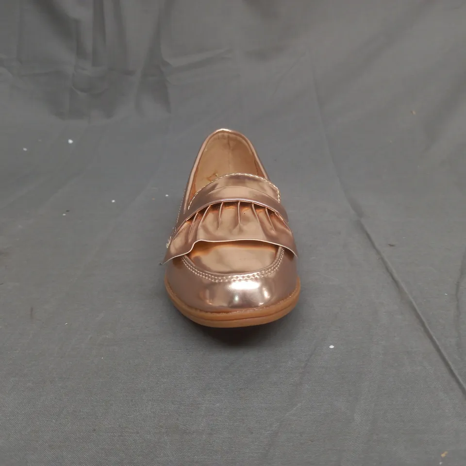BOXED PAIR OF KELSI ROSE GOLD LOAFERS SIZE 4