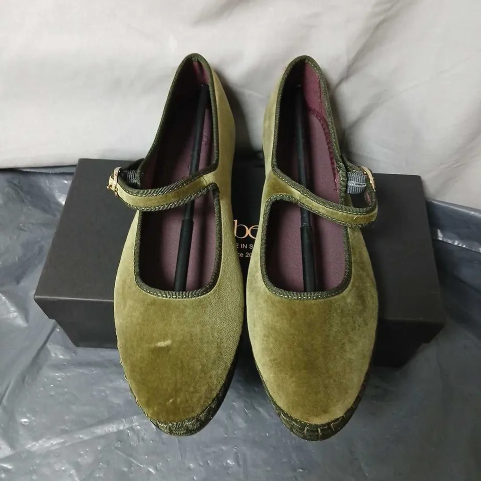 FLABELUS STARLING OLIVE GREEN SUEDE MARY JANE FLATS – UK 8 (EU 41)