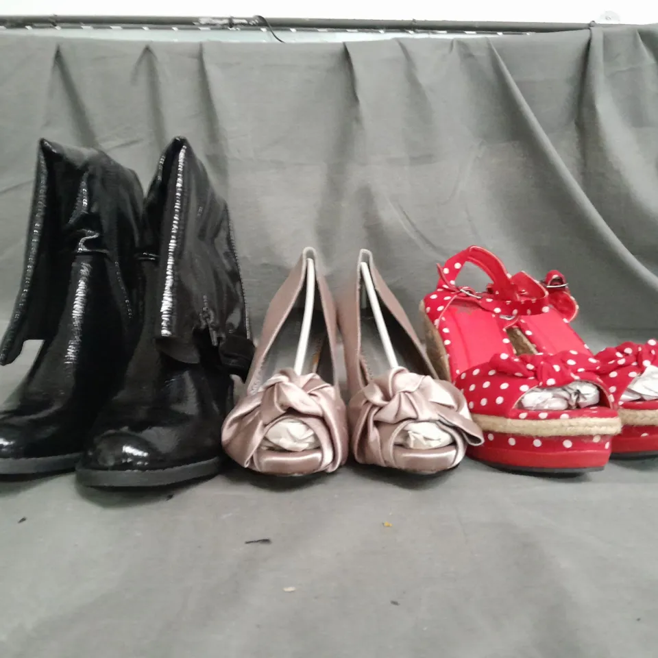 APPROXIMATELY 10 PAIRS OF ASSORTED WOMEN SHOES IN VARIOUS STYLES AND SIZES 