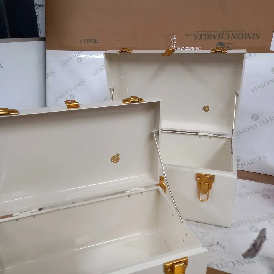 BOXED BUNDLEBERRY BY AMANDA HOLDEN SET OF TRUNKS CREAM