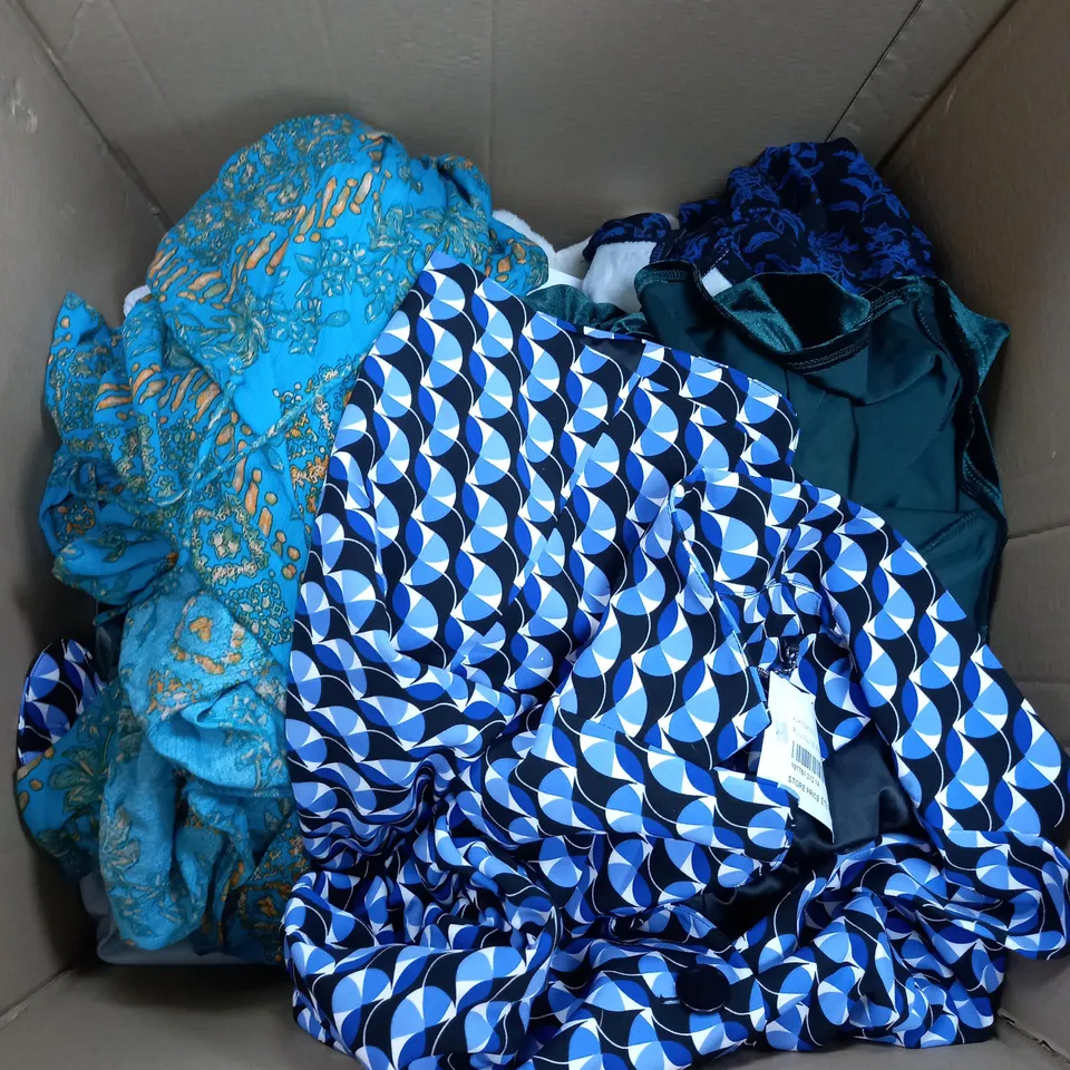 BOX OF APPROXIMATELY 20 ASSORTED CLOTHING ITEMS TO INCLUDE JEANS, JUMPERS, SHOES ETC