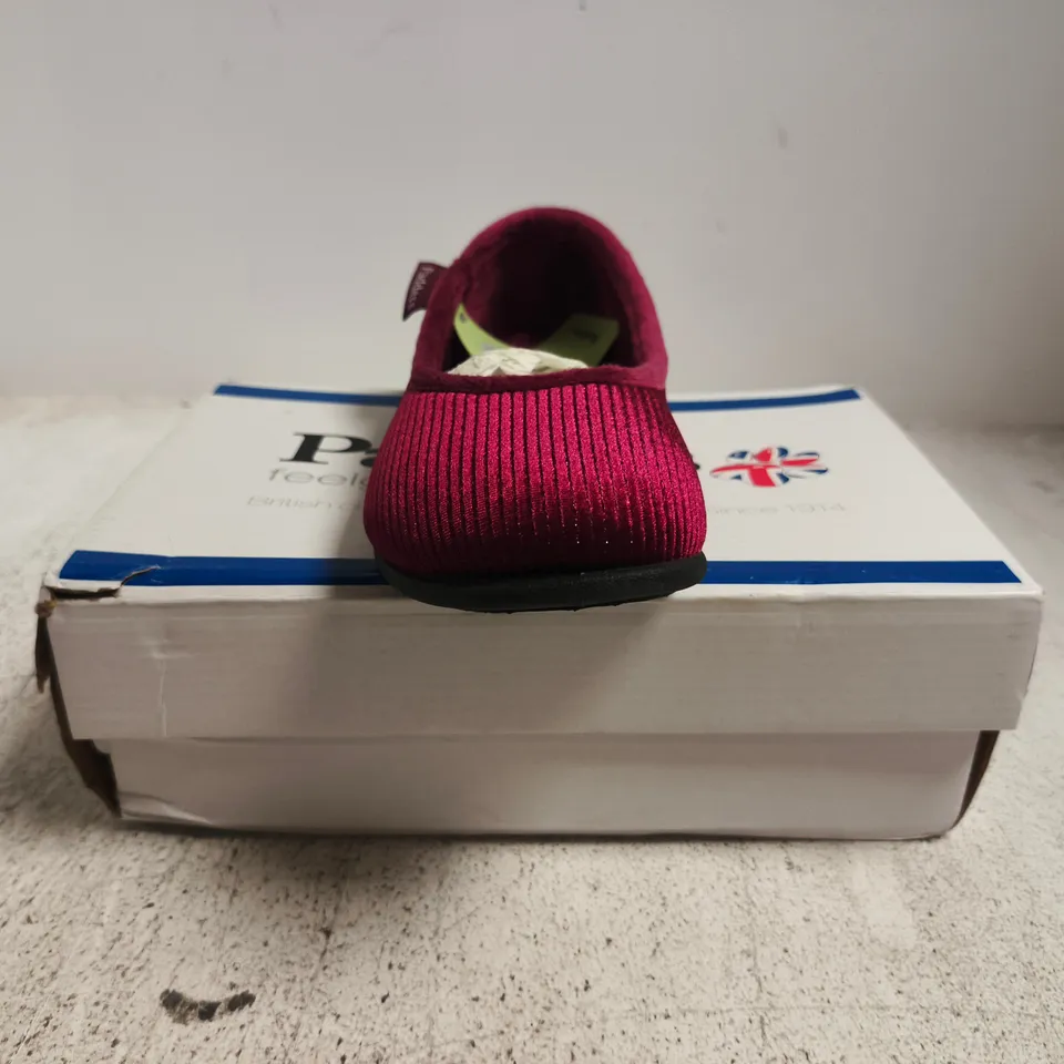 BOXED PAIR OF PADDERS BALLERINA SLIPPERS IN WINTER RED/SPARKLE CORD SIZE 5