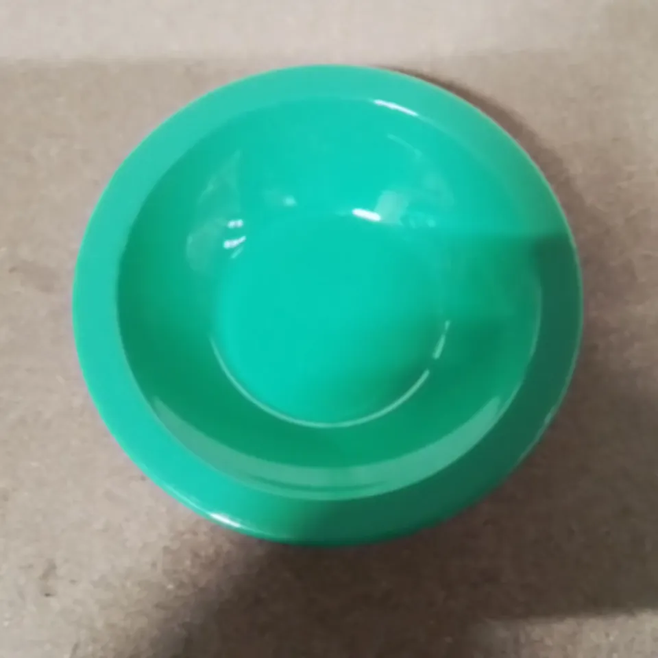 BOXED HARFIELED GREEN PLASTIC BOWLS APPROXIMATELY 160