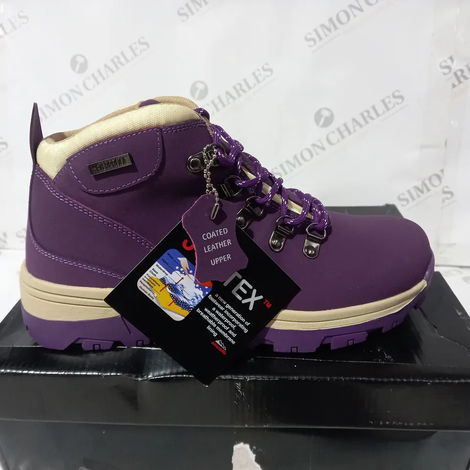 JOHNSCLIFFE TREK LAIDIES WATERPROOF HIKING BOOTS PURPLE SIZE 6