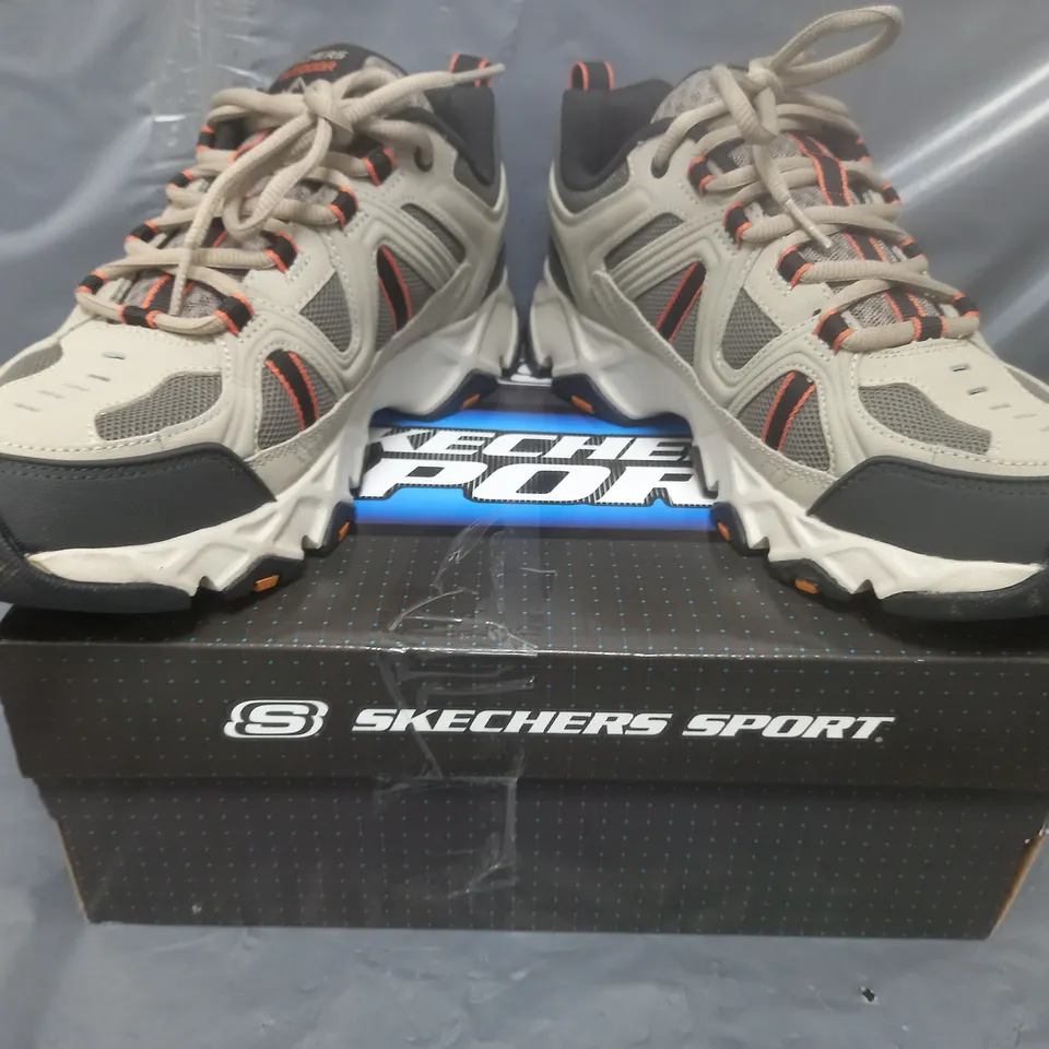 BOXED PAIR OF SKECHERS MEN'S OUTDOOR TRAINERS IN TAUPE SIZE 8