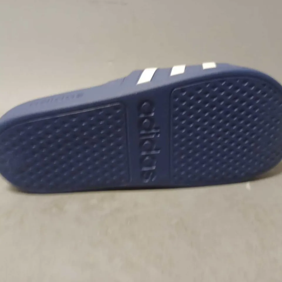 BOXED ADIDAS ADILETTE AQUA SLIDERS IN BLUE - SIZE UK 6 