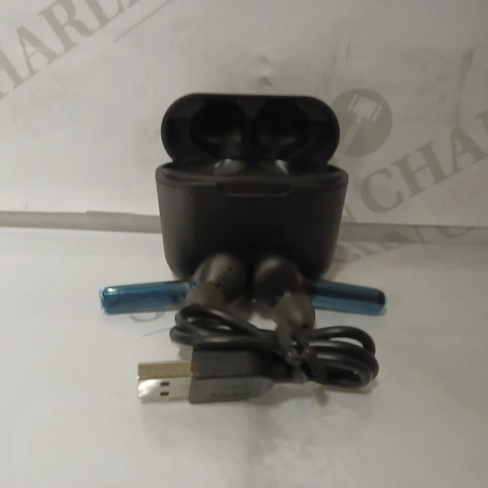 NOISE CANCELLING WIRELESS EARBUDS 