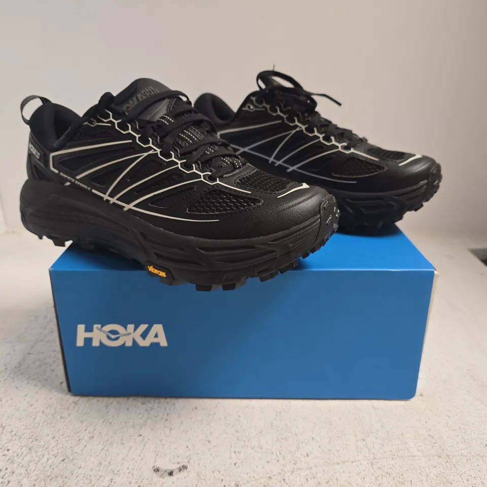 BOXED PAIR OF HOKA U MAFATE SPEED 2 TRAINERS IN BLACK/GREY SIZE UK 7.5