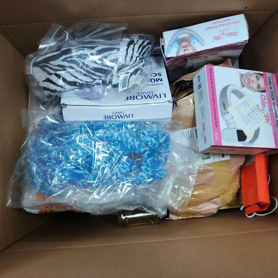 APPROXIMATELY 25 ASSORTED ITEMS TO INCLUDE CHIN & FACE TONER, LED DIGITAL DISPLAY FAN, LIVMORE MOQSUITO SWATTER, ETC - COLLECTION ONLY