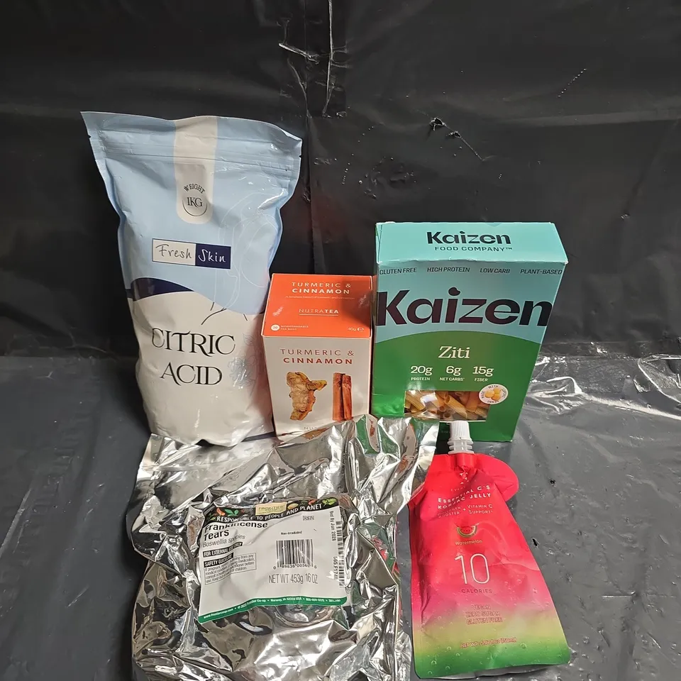 APPROXIMATELY 10 ASSORTED FOOD ITEMS TO INCLUDE - PASTA , KONJAC JELLY AND CITRIC ACID