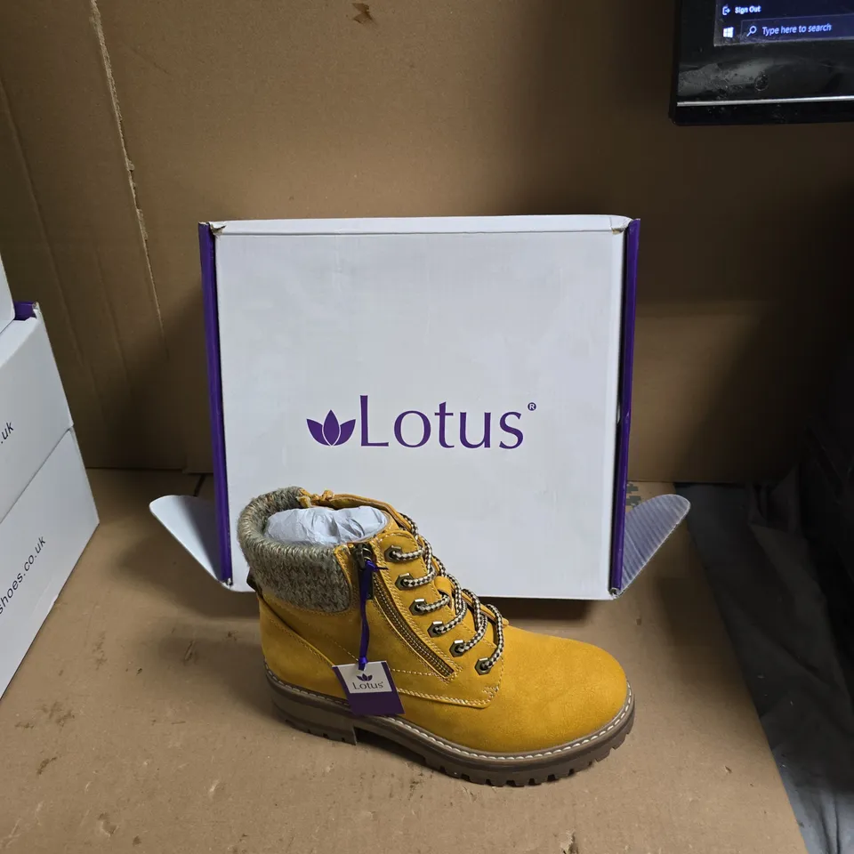 LOTUS YELLOW WINTER BOOTS WITH FUR LINING – SIDE ZIP - UK SIZE 4