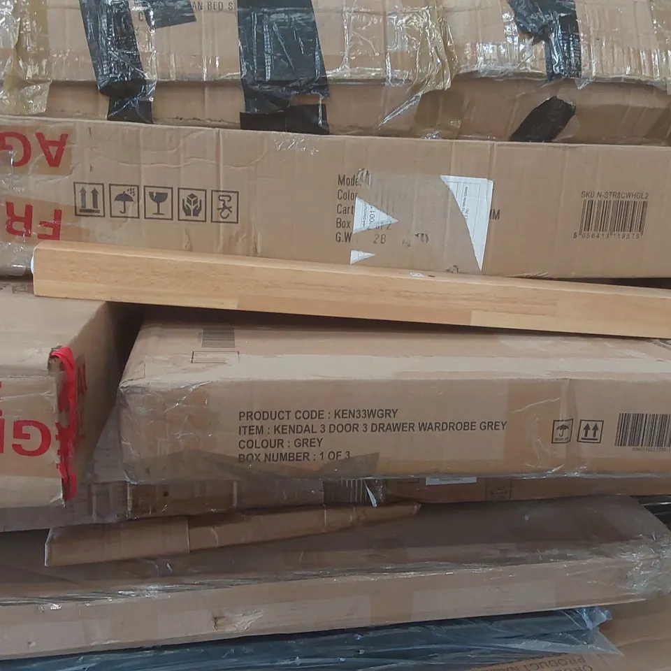 PALLET CONTAINING A VERY LARGE QUANTITY OF ASSORTED FURNITURE PARTS INCLUDING: BED PARTS, WARDROBE PARTS DRESSING TABLE PARTS ECT