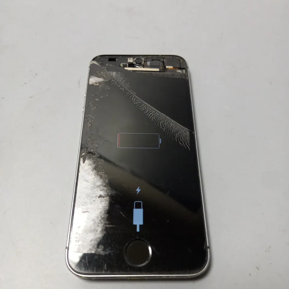 BOXED APPLE IPHONE SE SMARTPHONE 