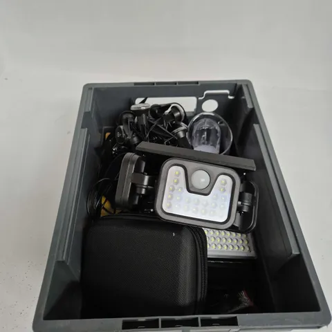 TOTE OF APPROXIMATELY 9 ASSORTED ITEMS TO INCLUDE: ULTRALIGHT JAVADRIP