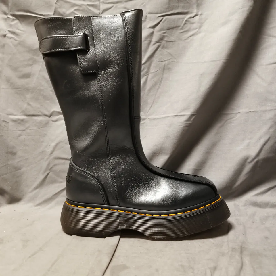 BOXED PAIR OF DR MARTENS BUZZ HI BOOTS IN BLACK SIZE UK 4