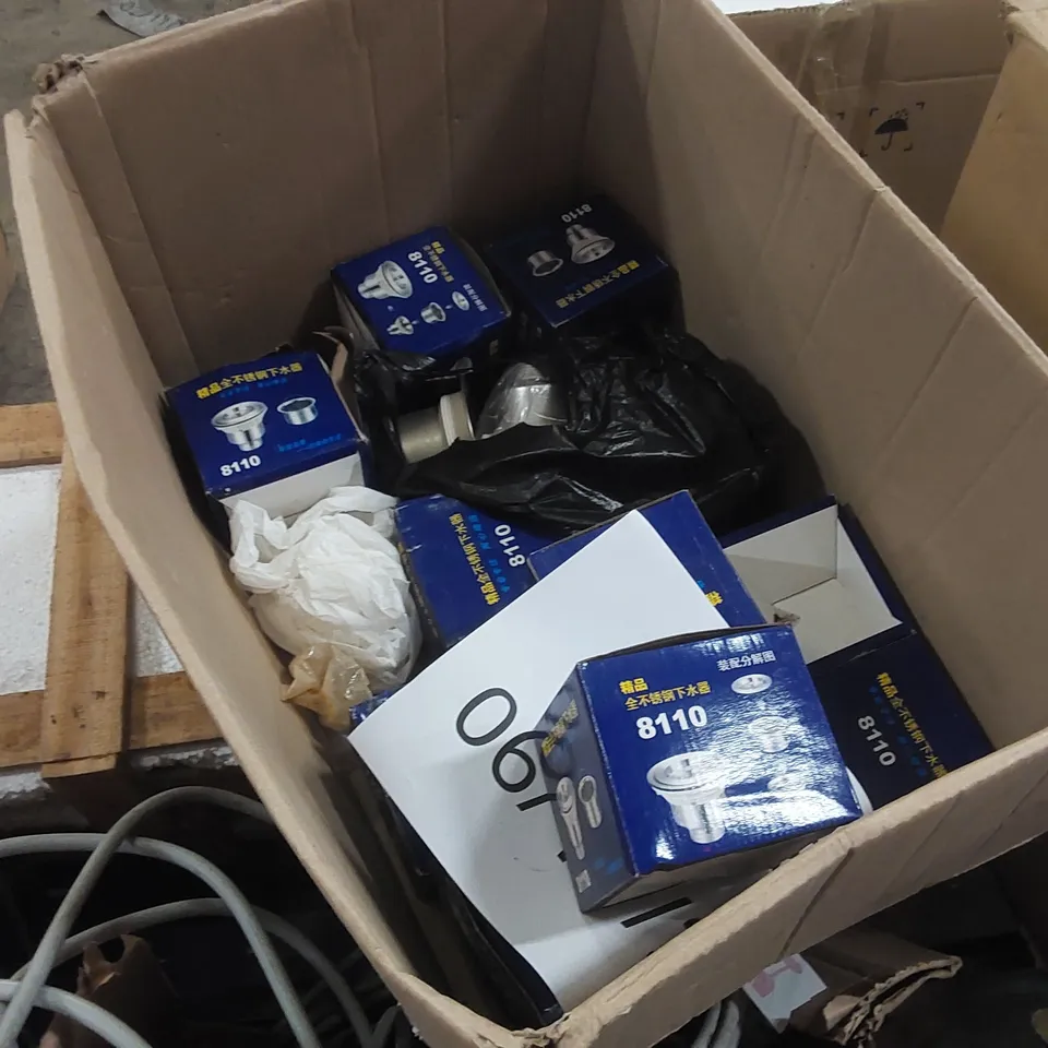 PALLET CONTAINING ASSORTED ITEMS INCLUDING: CABLES, WIRELESS ROUTERS ECT