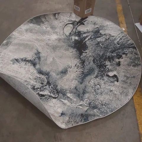 QUALITY ROUND AREA RUG - 5'3" D