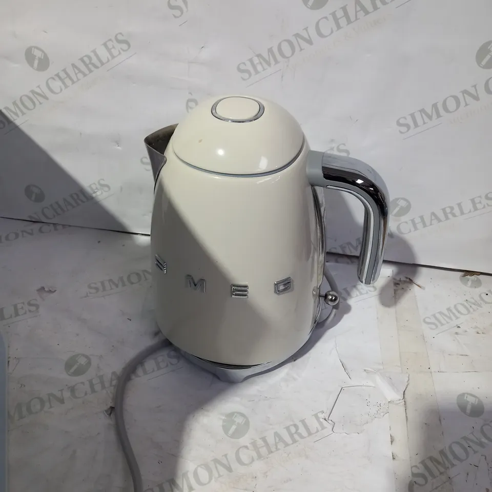 BOXED SMEG CREAM/STAINLESS STEEL KETTLE