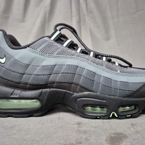 BOXED PAIR OF NIKE AIR MAX 95 SHOES IN BLACK/GREY/VAPOR GREEN UK SIZE 8