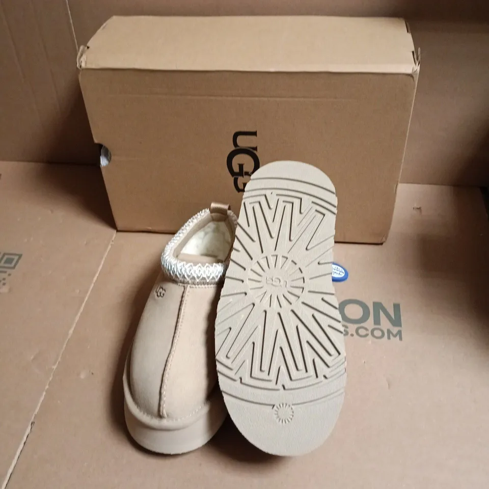 UGG BEIGE SUEDE BOOT WITH KNIT COLLAR – UK SIZE 3