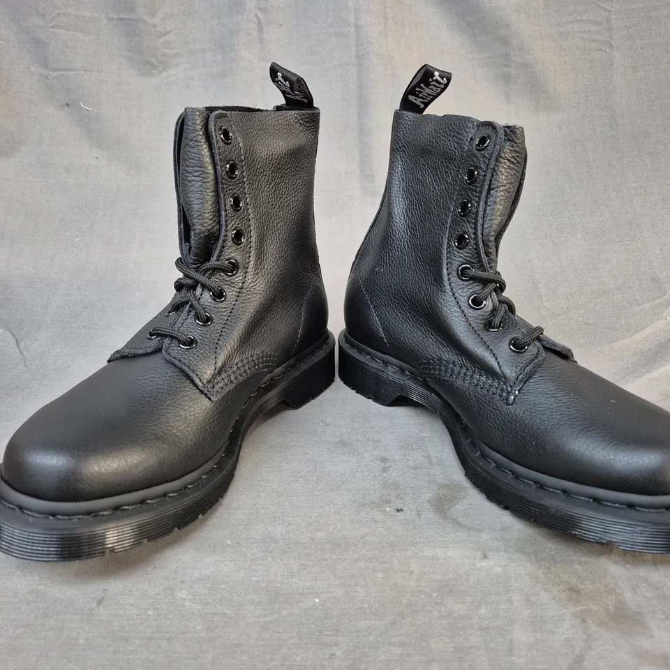 BOXED PAIR OF DR MARTENS 1460 PASCAL MONO ANKLE BOOTS IN BLACK UK SIZE 6