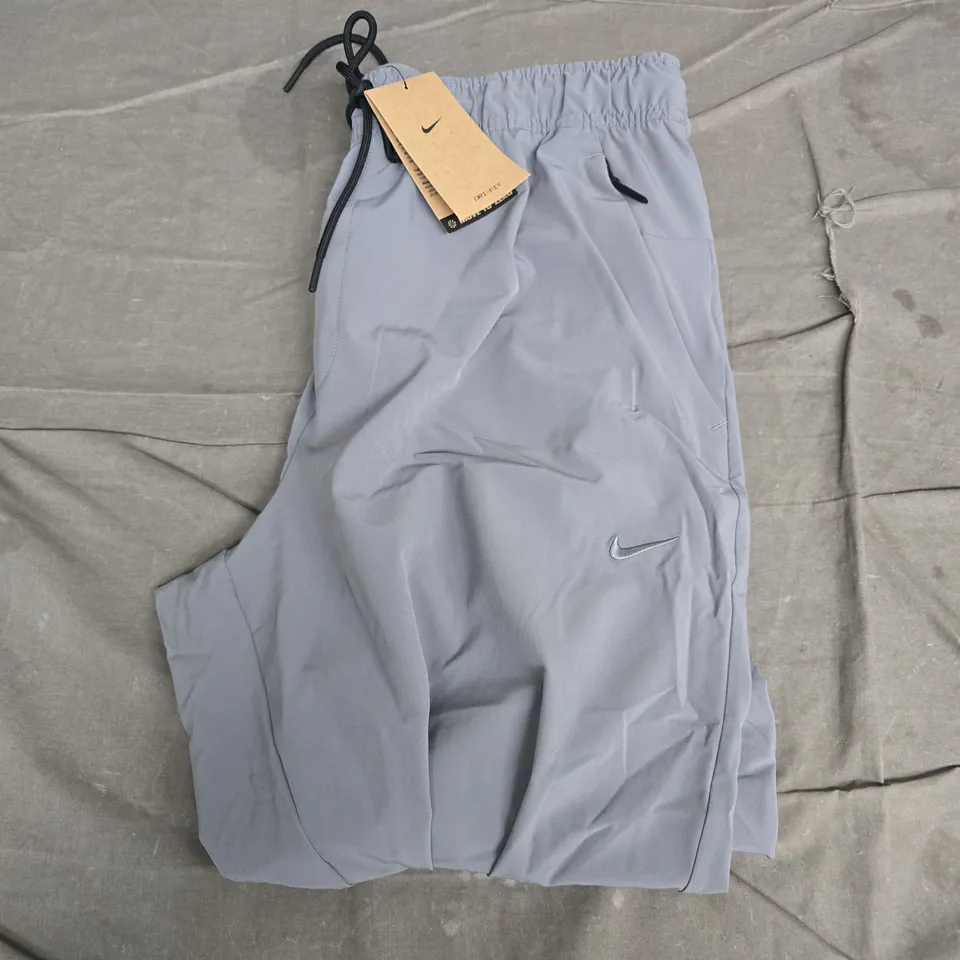 NIKE UNLIMITED DRI-FIT TRAINING TROUSERS – LIGHT GREY, UK LARGE (L)