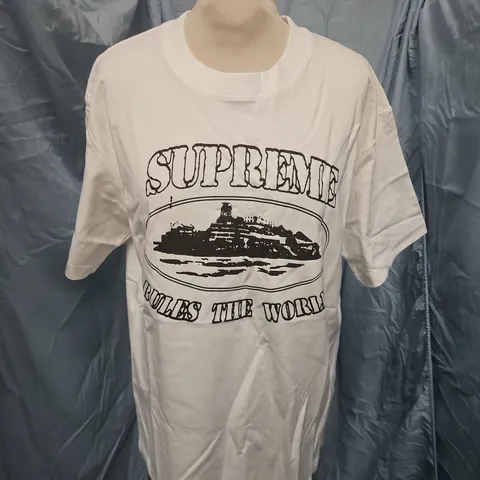 CORTEIZ SUPREME WHITE T-SHIRT β GRAPHIC PRINT, MEDIUM (MEN'S)