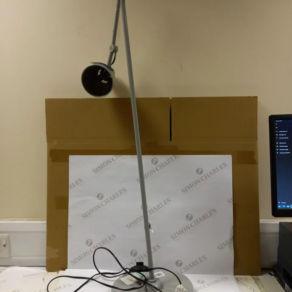 TONY TASK FLOOR LIGHT IN GREY