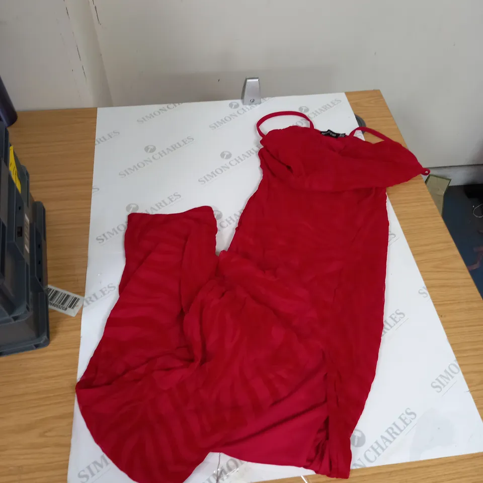 BOX OF ASSORTED CLOTHING ITEMS TO INCLUDE DRESSES JUMPERS ETC