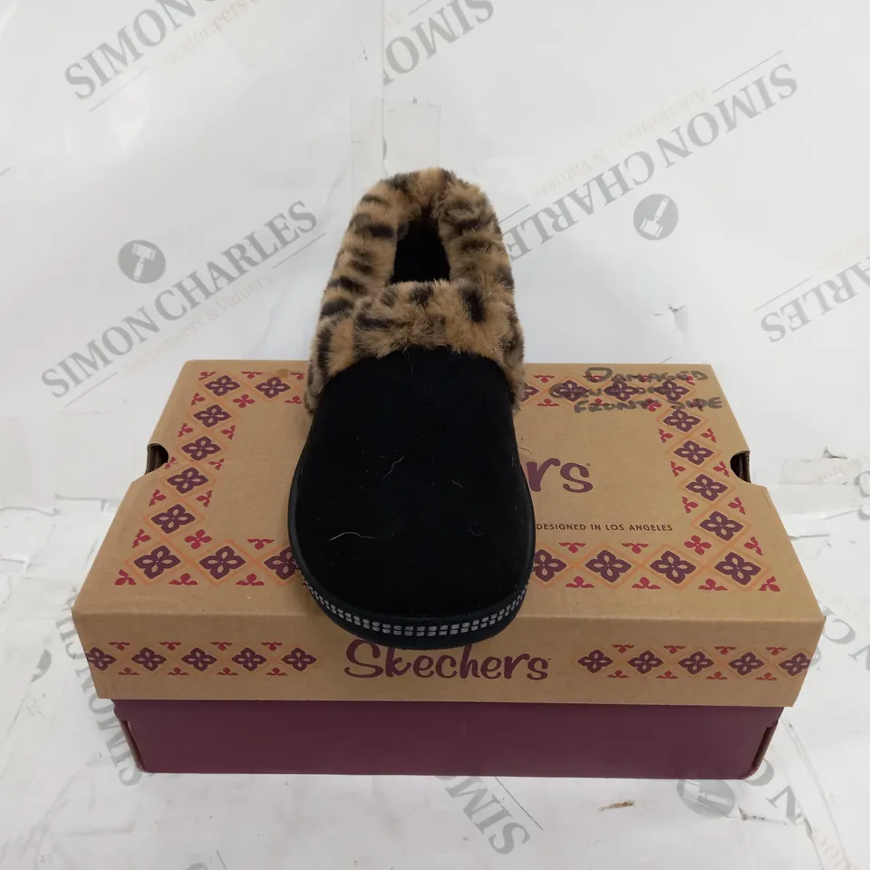 BOXED PAIR OF SKETCHERS FUR LINED LEOPARD SLIPPERS IN BLACK SIZE 4