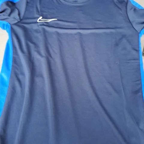 NIKE DRY FIT T-SHIRT SIZE M