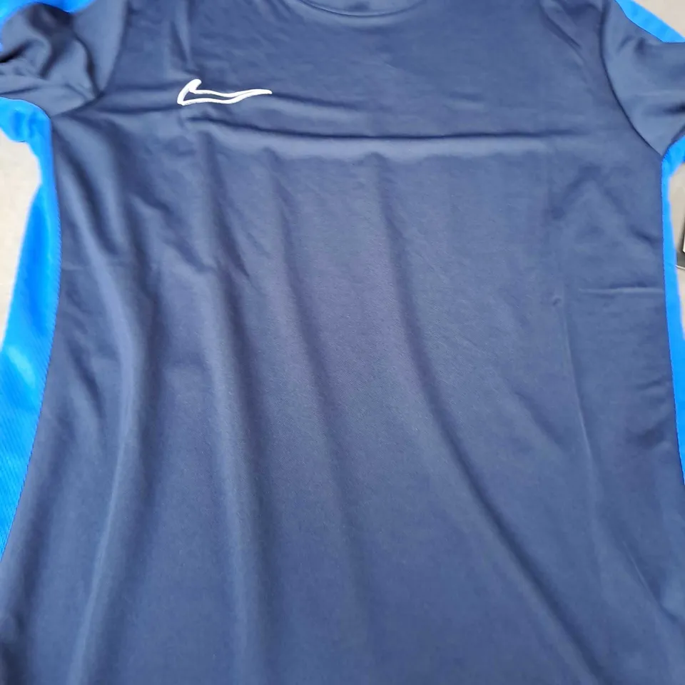 NIKE DRY FIT T-SHIRT SIZE M