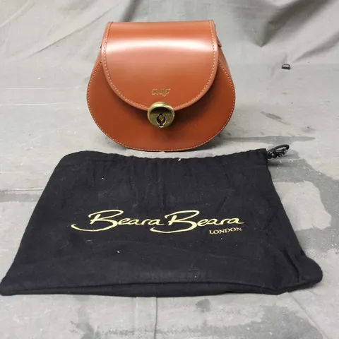 BEARA BEARA LONDON ROUND LEATHER BAG – TAN/BROWN, BRASS TURN-LOCK 