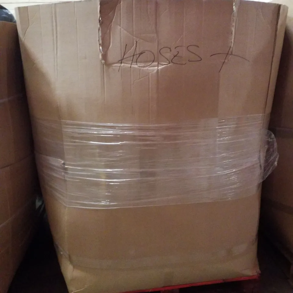 PALLET CONTAINING ASSORTED GARDEN HOSES & INFLATABLES 