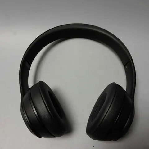 BEATS SOLO3 HEADPHONES IN BLACK